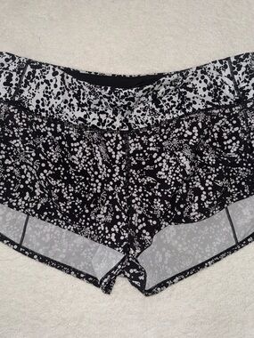 Lululemon Women's Black & White Floral Speed Up Shorts